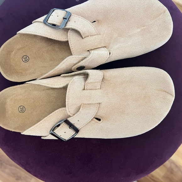 Tan house slippers - Picture 2 of 4
